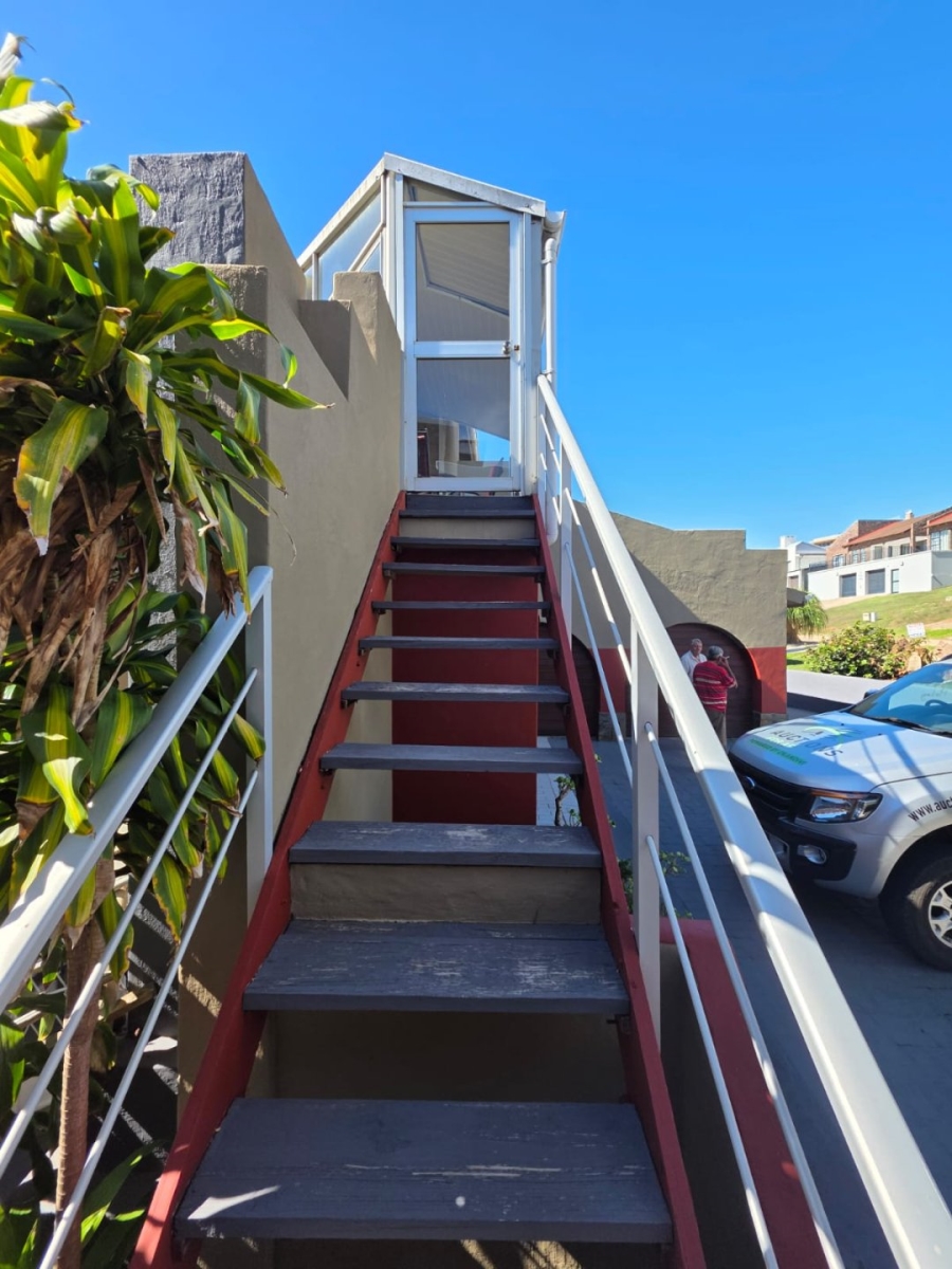 4 Bedroom Property for Sale in Wavecrest Eastern Cape